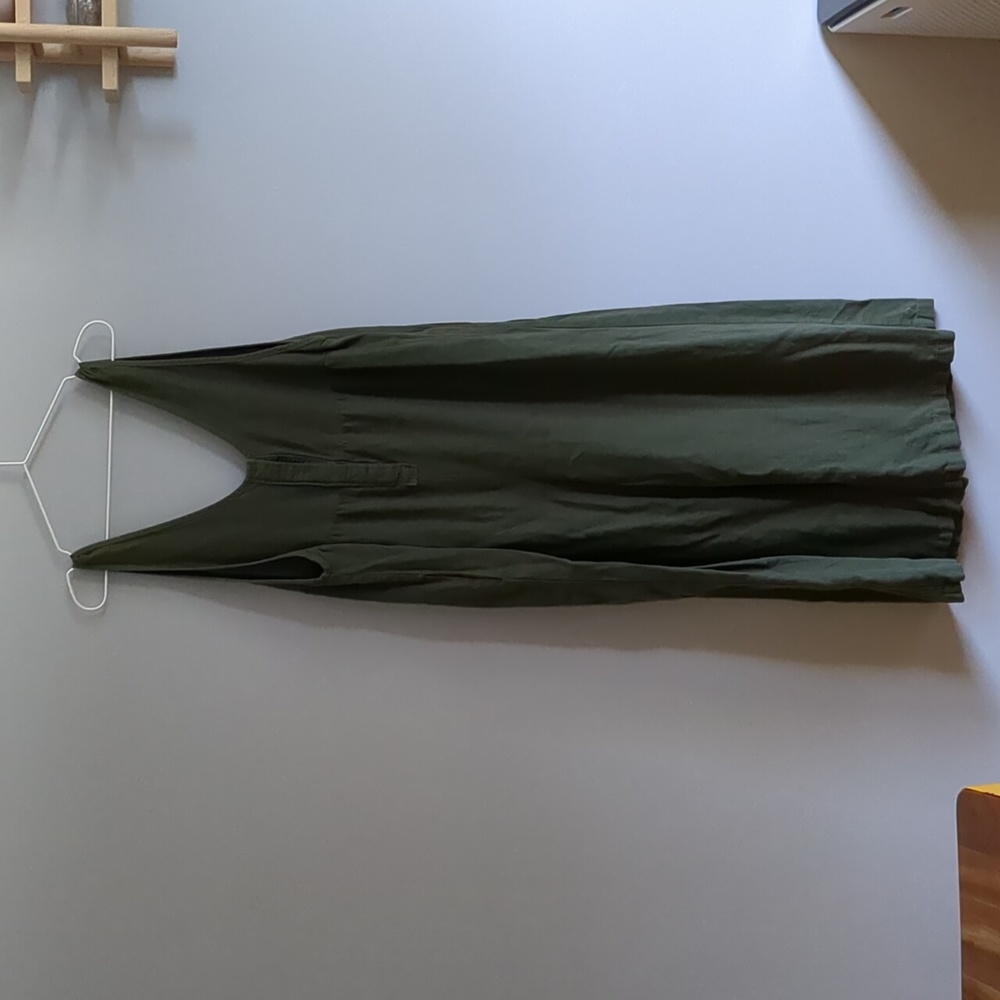 Olive Green V-Neck Sleeveless Jumpsuit